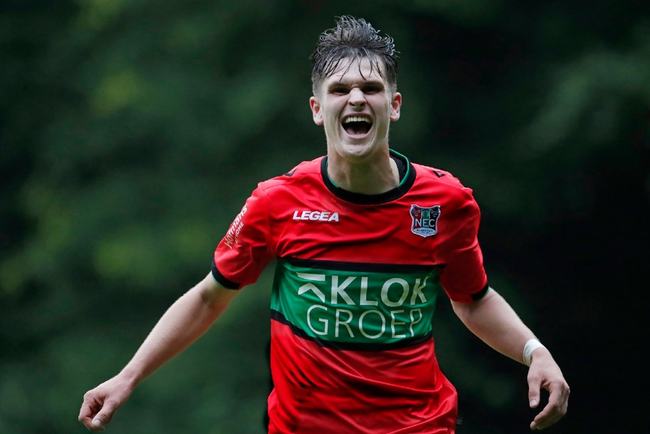 尽管相对年 尽管相对年